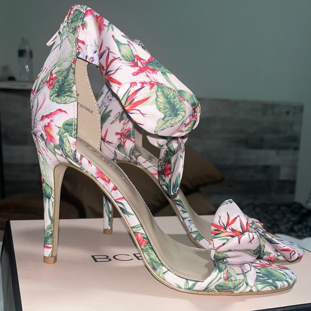 Never worn BCBG shoes !!